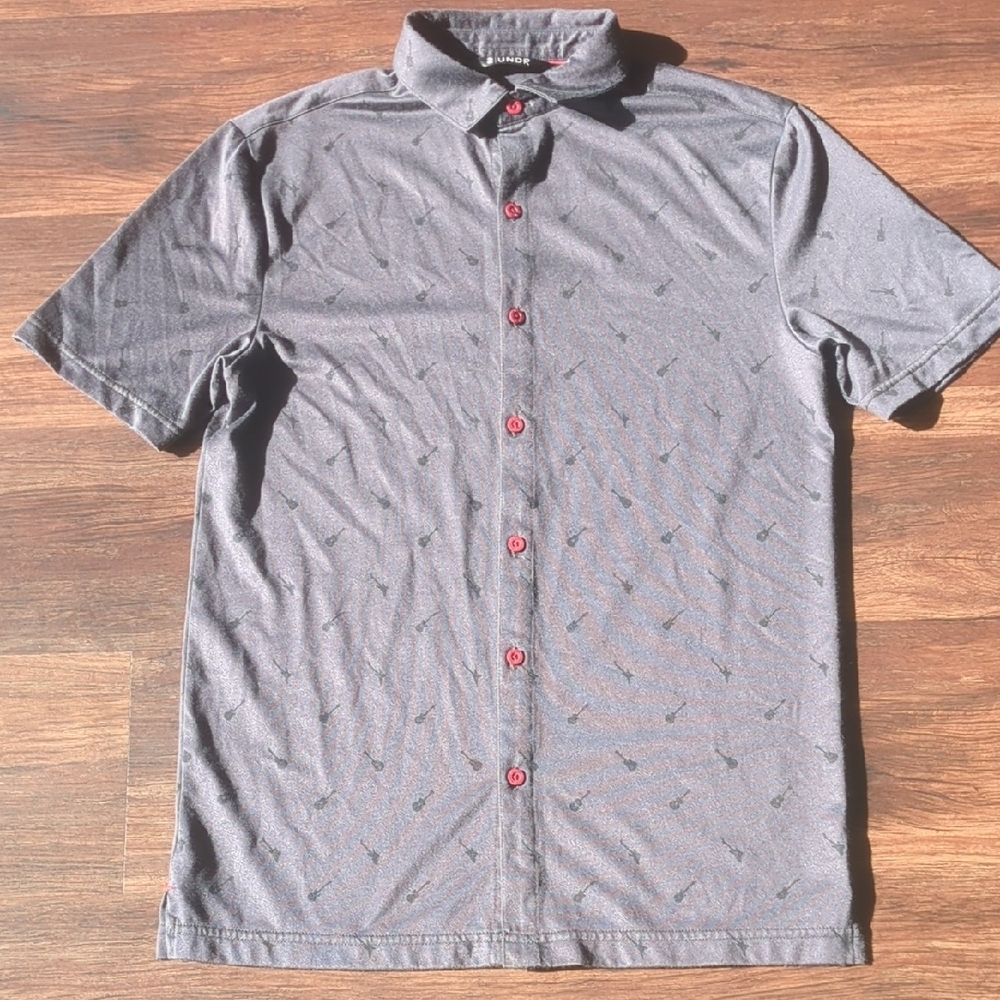2.U.N.D.R. Men's Gray Short Sleeve Shirt Perfect For Several Occasions.